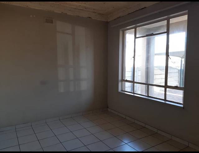 6 BEDROOM CLUSTER FOR SALE IN GEDULD